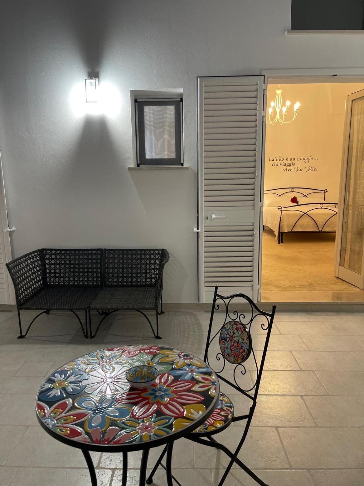Cortile Carducci Hotel รากาเล ภายนอก รูปภาพ