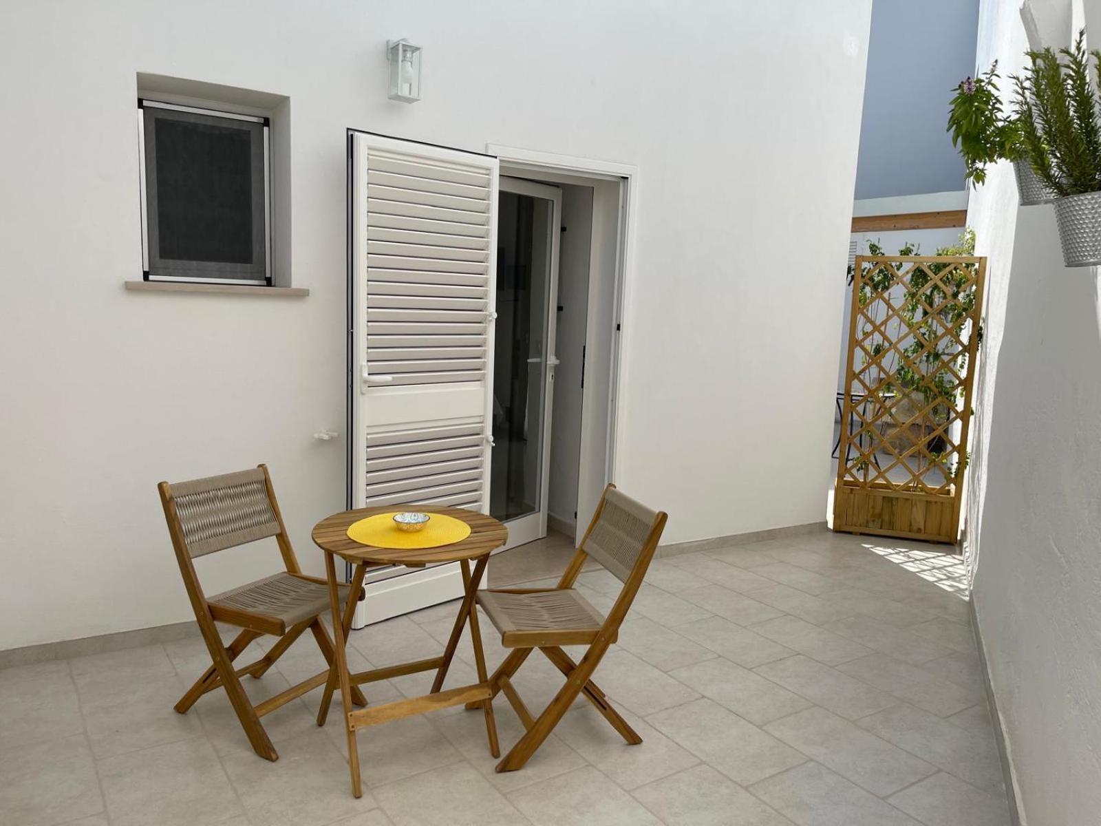 Cortile Carducci Hotel รากาเล ภายนอก รูปภาพ