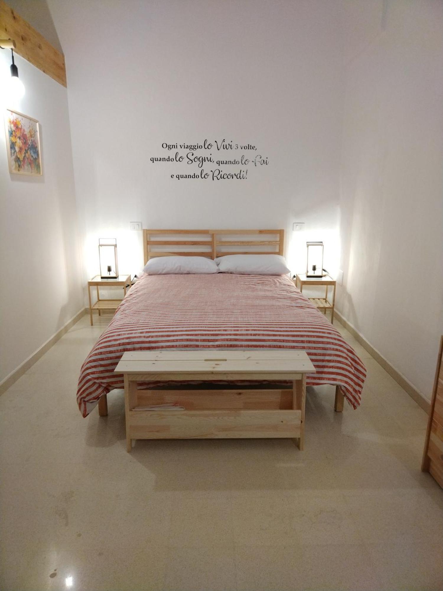 Cortile Carducci Hotel รากาเล ภายนอก รูปภาพ